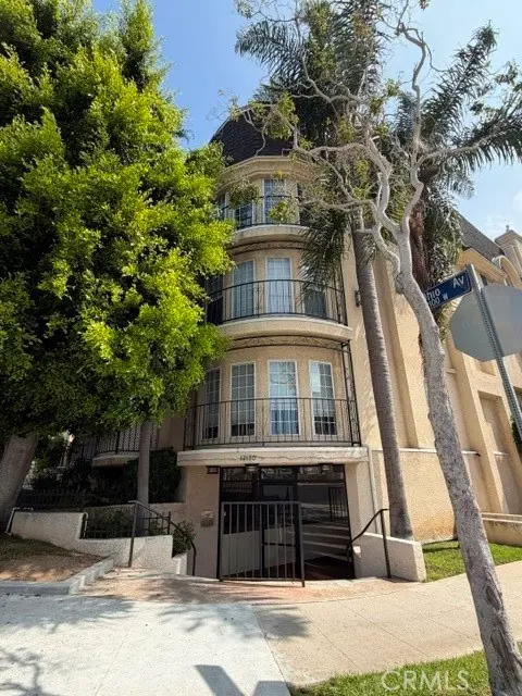 Condominium for sale at 12130 Ohio 14, Los Angeles, CA featuring 2 beds and 2 baths