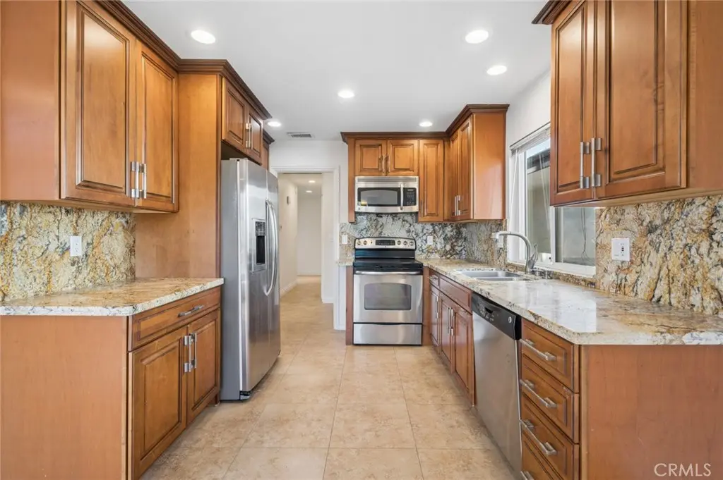 Apartment for rent at 501 Marguerite B, Newport Beach, CA featuring 2 beds and 2 baths