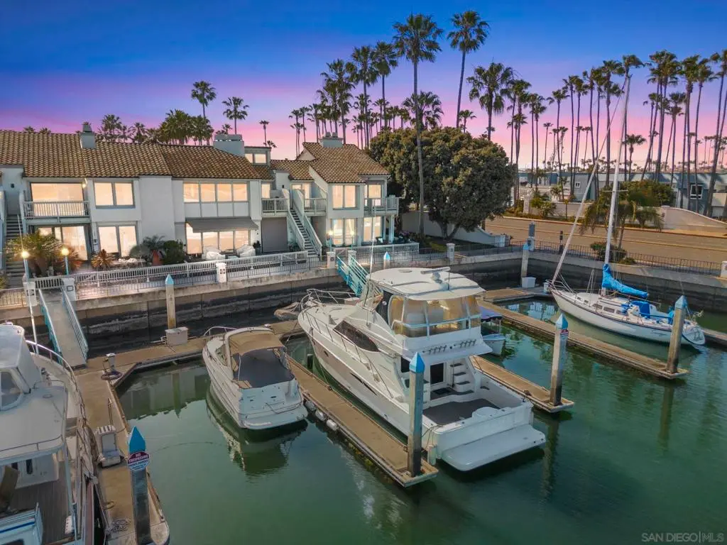 Condominium for sale at 6 E Kingston Ct, Coronado, CA featuring 3 beds and 2 baths