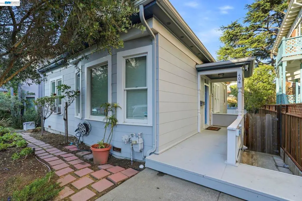 Single Family Residence for rent at 404 W Richmond Ave, Richmond, CA featuring 3 beds and 2 baths