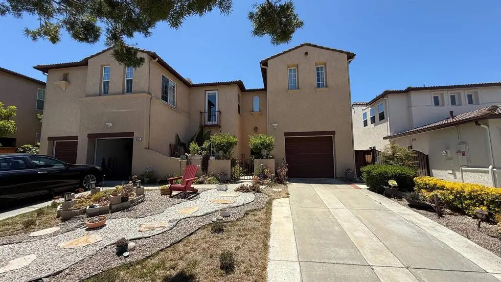 Residential Lease for rent at 552 Echo Lane, San Marcos, San Diego County, CA featuring 2 beds and 1 bath