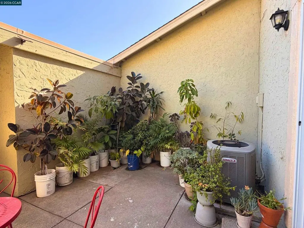 Townhouse for sale at 61 Meadowbrook Cir, Pittsburg, CA featuring 2 beds and 2 baths
