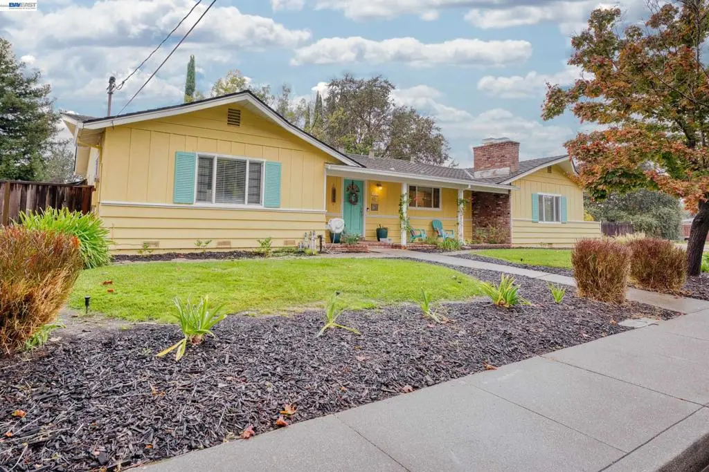 Single Family Residence for rent at 1531 Arkell Rd, Walnut Creek, CA featuring 3 beds and 2 baths