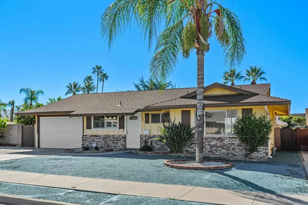 Single Family Residence for sale at 1401 W Mayberry, Hemet, CA featuring 2 beds and 2 baths