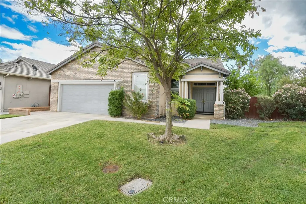 Single Family Residence for sale at 7975 Doyle Circle, Hemet, CA featuring 2 beds and 2 baths