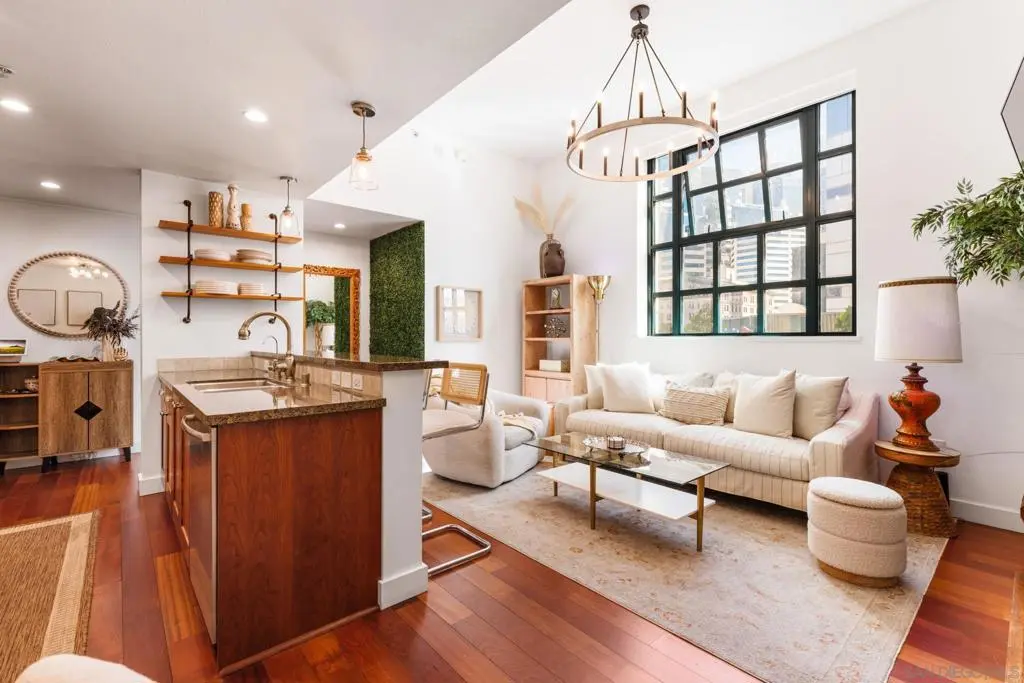Residential Lease for rent at 700 W E St 405, San Diego, San Diego County, CA featuring 2 beds and 2 baths