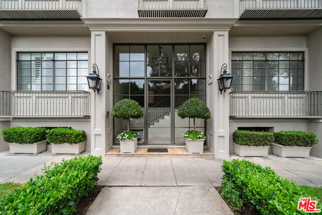 Condominium for sale at 9601 Charleville Boulevard 5, Beverly Hills, CA and 1 bath