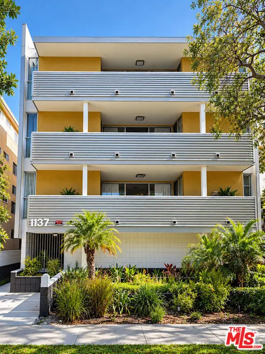 Residential Lease for rent at 1137 11th Street 204, Santa Monica, CA featuring 1 bed and 1 bath