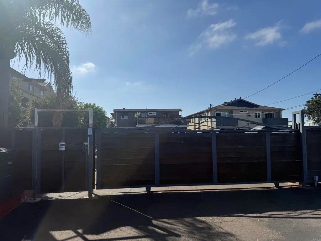 Residential Lease for rent at 1349 Grove H, Imperial Beach, San Diego County, CA featuring 2 beds and 1 bath
