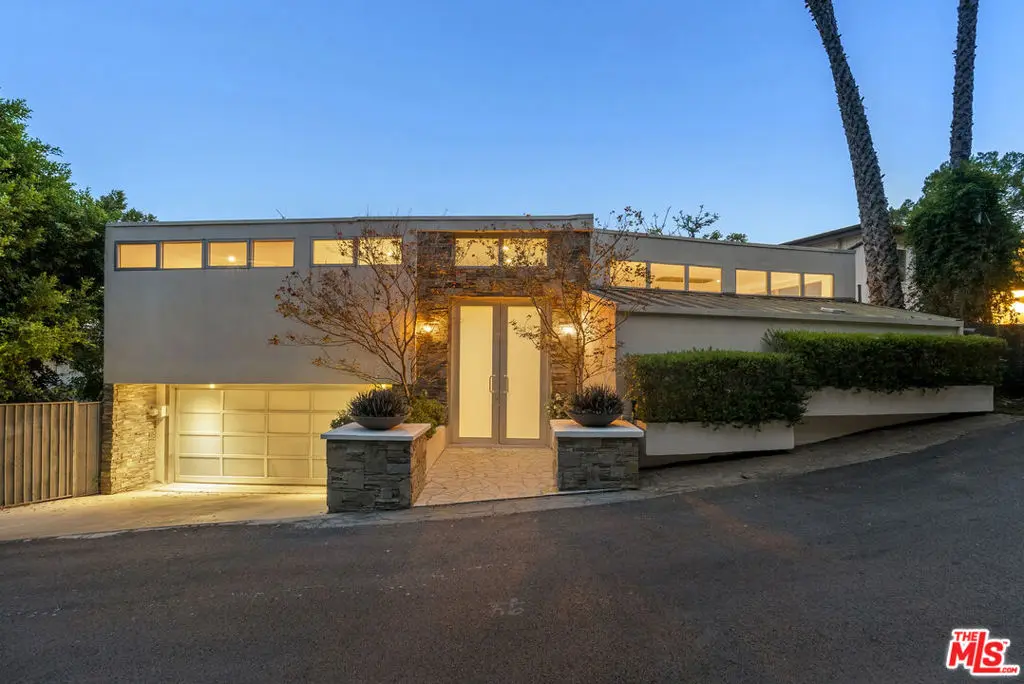 Single Family Residence for sale at 9222 Kinglet Drive, Los Angeles, CA featuring 2 beds and 2 baths