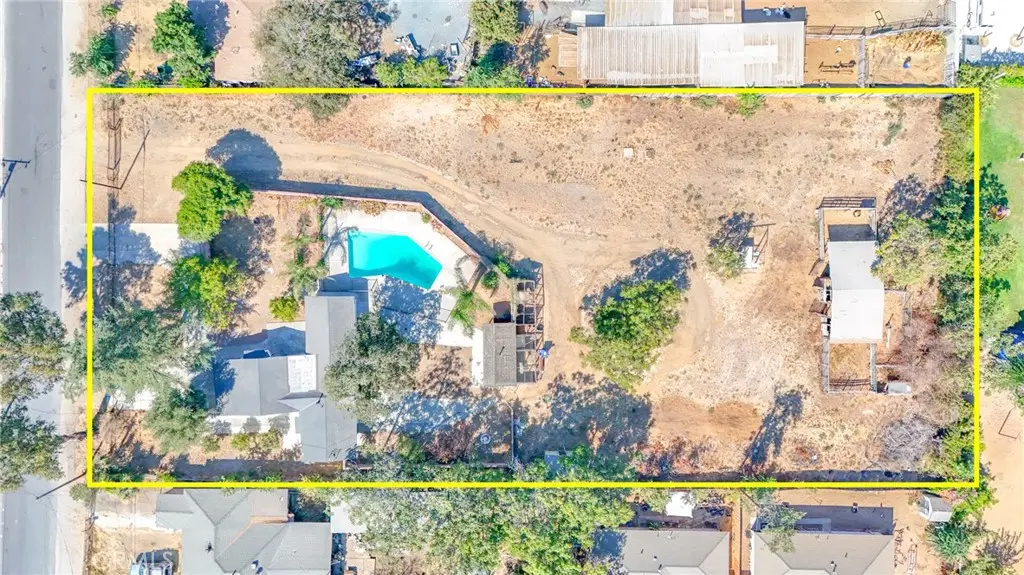 Single Family Residence for rent at 10545 54th, Jurupa Valley, CA featuring 3 beds and 2 baths