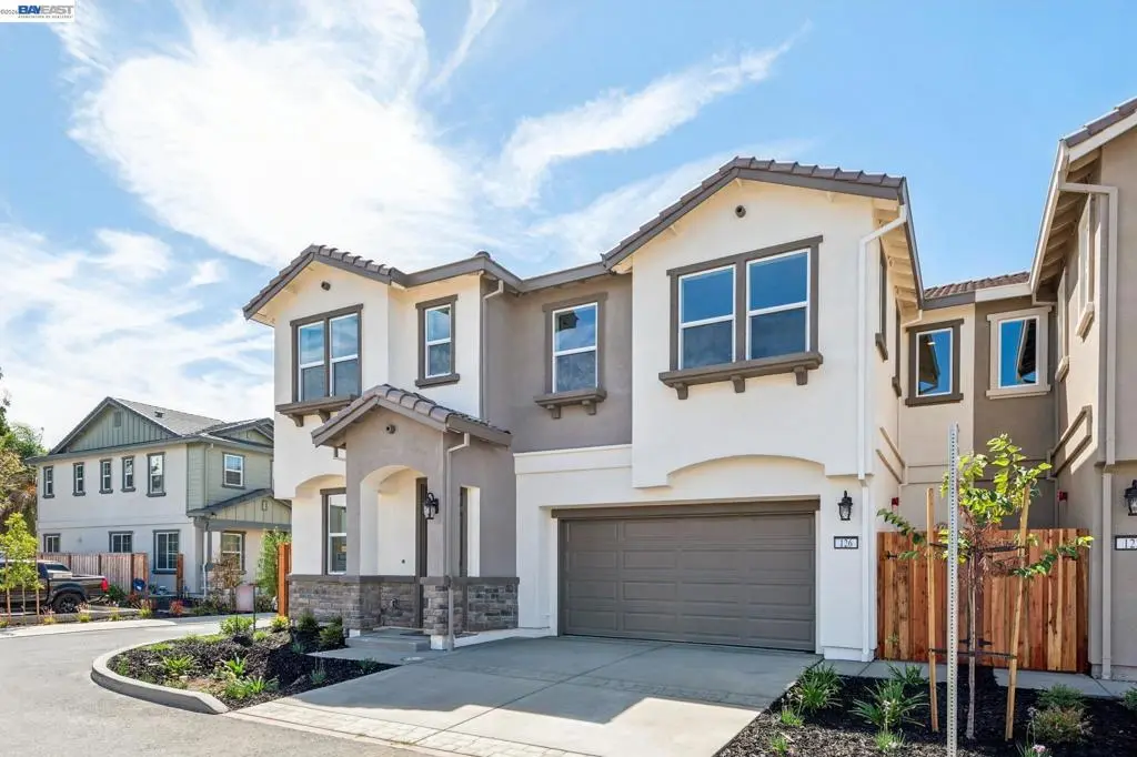 Residential for sale at 126 Creek View Cir, Fairfield, CA featuring 5 beds and 3 baths