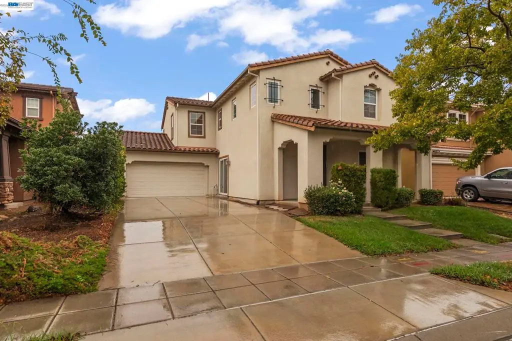 Residential Lease for rent at 537 W Esplanade Dr, Mountain House, San Joaquin County, CA featuring 5 beds and 3 baths