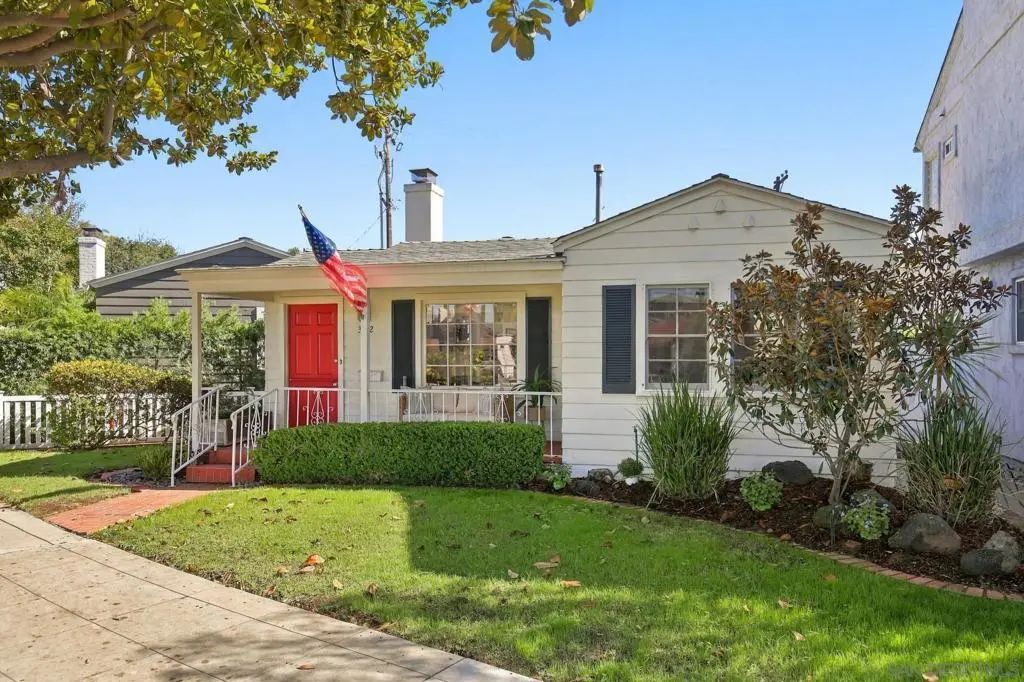 Single Family Residence for sale at 332 Glorietta Pl, Coronado, CA featuring 2 beds and 2 baths