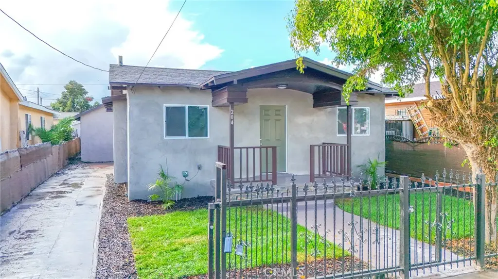 Single Family Residence for sale at 204 E 51st, Los Angeles, CA featuring 3 beds and 3 baths