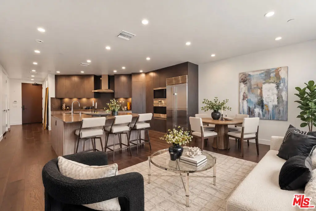 Condominium for sale at 724 N Croft Avenue 301, Los Angeles, CA featuring 2 beds and 2 baths