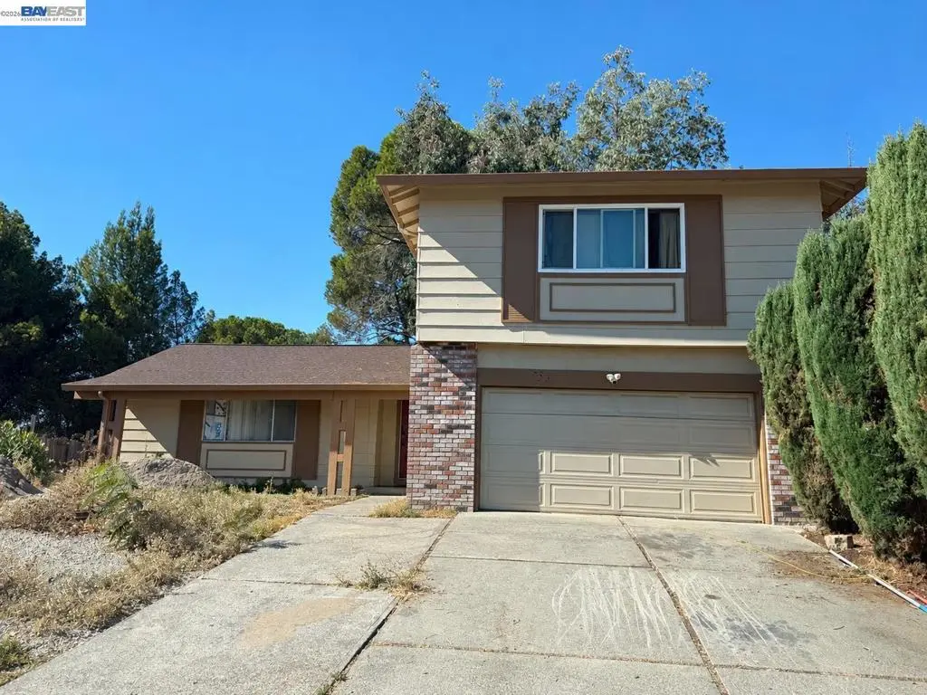 Single Family Residence for sale at 753 Ash Ct, Fairfield, CA featuring 3 beds and 3 baths