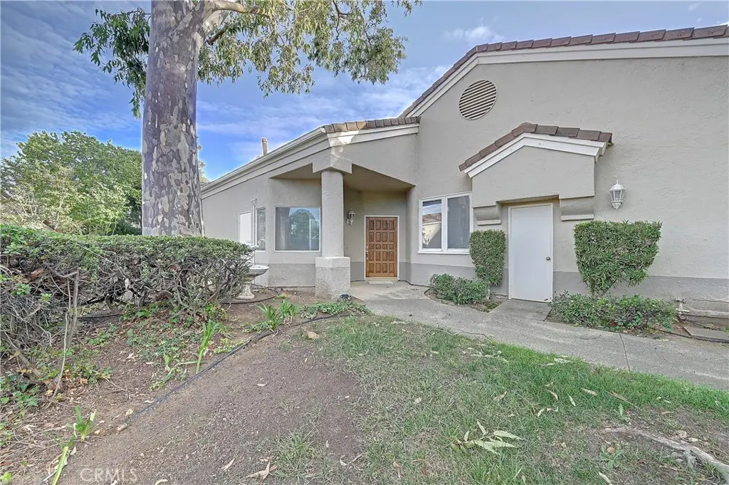 Condominium for sale at 38516 Glen Abbey Lane, Murrieta, CA featuring 2 beds and 2 baths