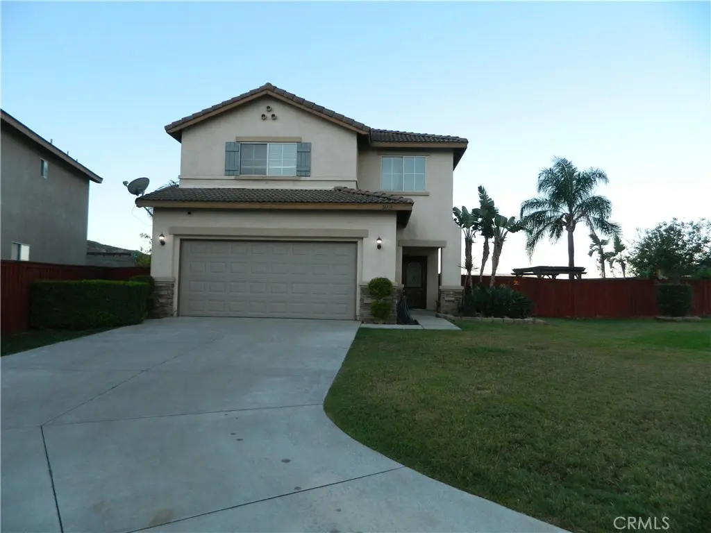 Single Family Residence for rent at 16139 Setting Sun, Riverside, CA featuring 4 beds and 3 baths
