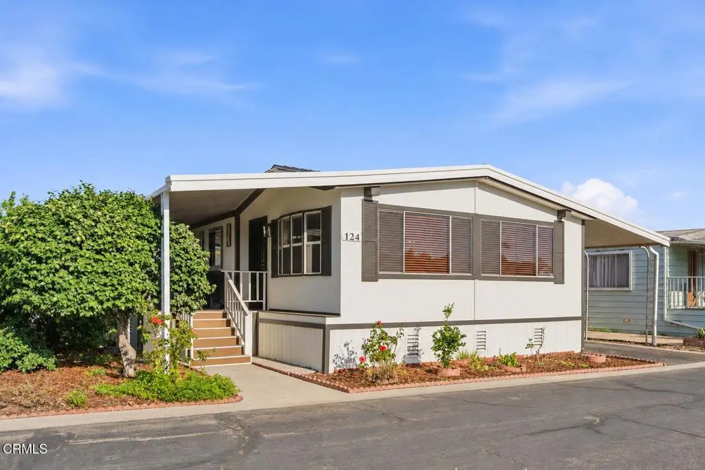 Manufactured In Park for sale at 124 Yosemite Drive 117, Oxnard, CA featuring 3 beds and 2 baths