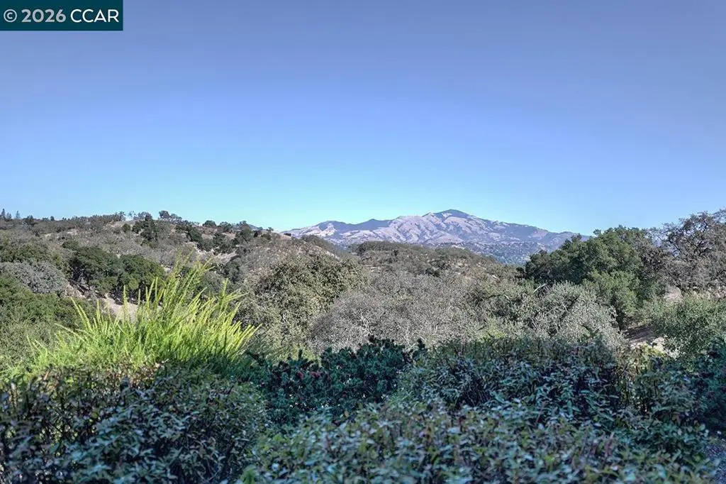 Condominium for sale at 3152 Grey Eagle Dr, Walnut Creek, CA featuring 3 beds and 2 baths