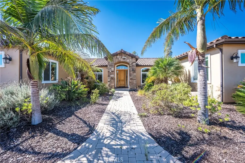 Residential Lease for rent at 31418 Calle De Talar, Bonsall, San Diego County, CA featuring 5 beds and 4 baths