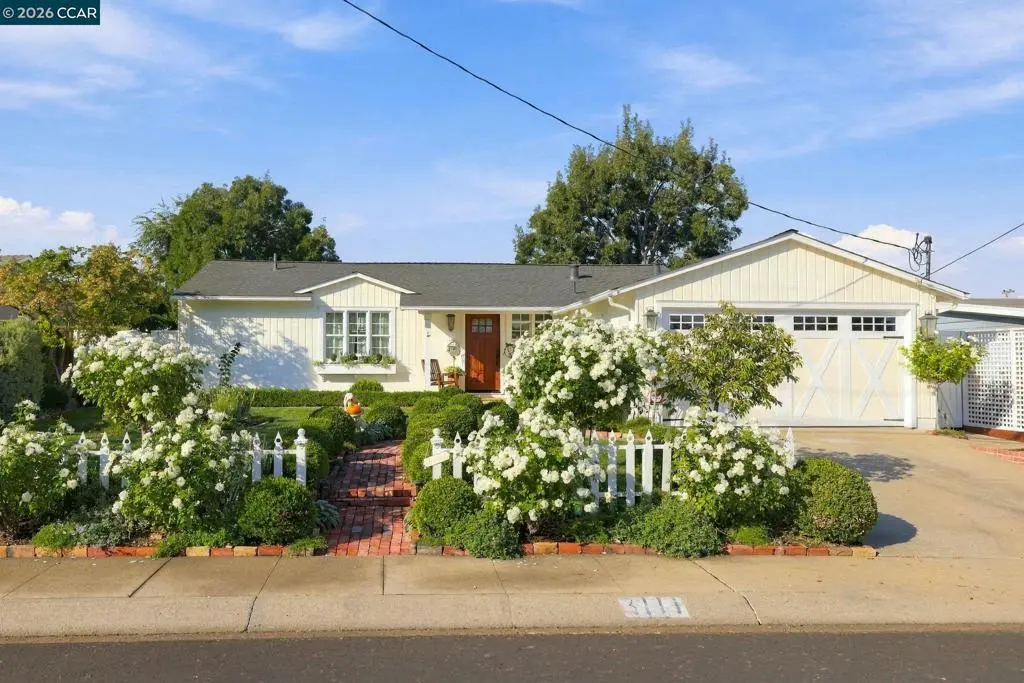 Single Family Residence for sale at 3111 Baker Dr, Concord, CA featuring 3 beds and 2 baths