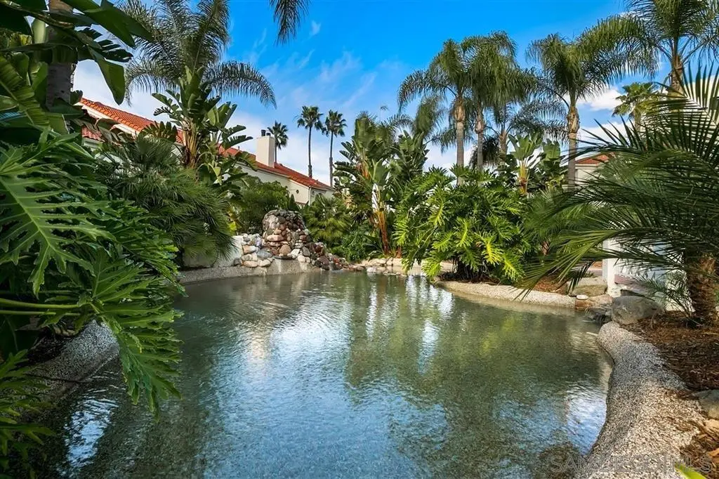 Residential Lease for rent at 9489 Fairgrove Ln 103, San Diego, San Diego County, CA featuring 3 beds and 2 baths