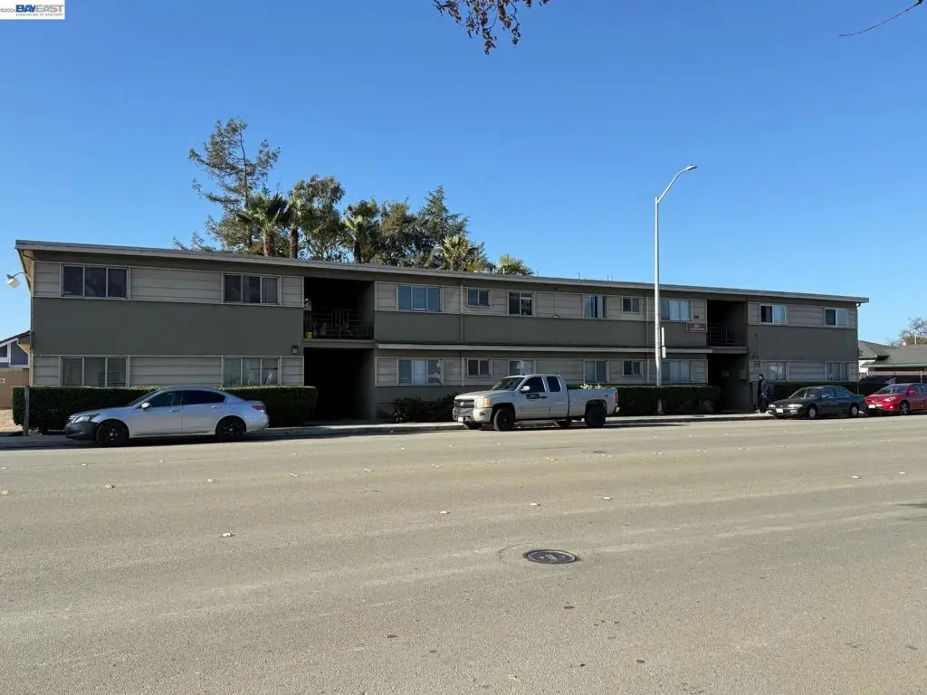 Residential Lease for rent at 37271 Cedar Blvd, Newark, CA featuring 2 beds and 1 bath