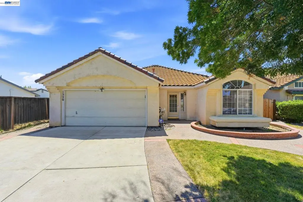 Single Family Residence for sale at 1520 Deer Run Ln, Tracy, CA featuring 3 beds and 2 baths