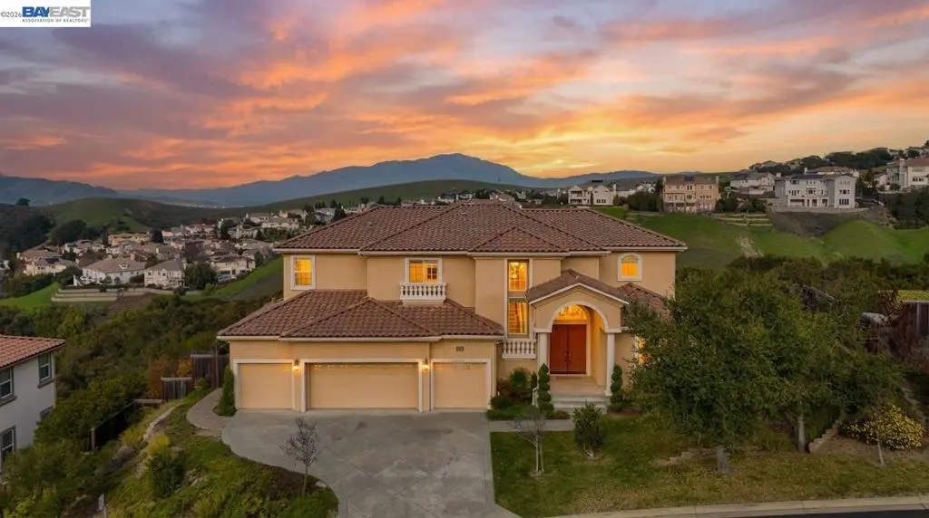 Single Family Residence for sale at 3108 Ashbourne Cir, San Ramon, CA featuring 6 beds and 7 baths