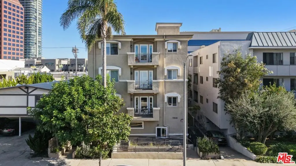Condominium for sale at 11848 Goshen Avenue 402, Los Angeles, CA featuring 3 beds and 3 baths