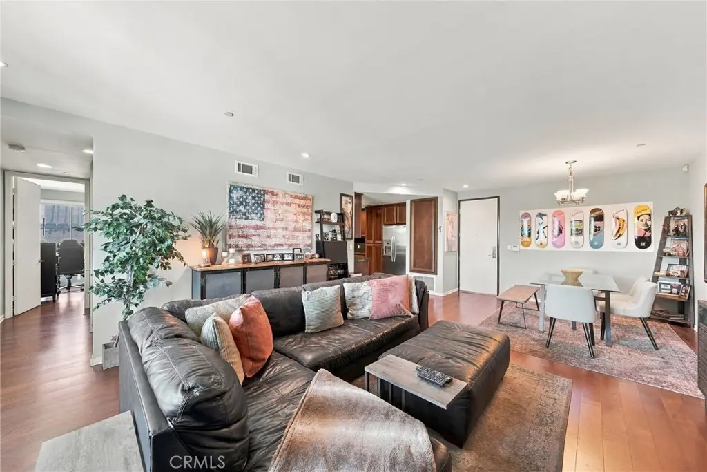 Condominium for sale at 637 S Fairfax Avenue 401, Los Angeles, CA featuring 1 bed and 1 bath