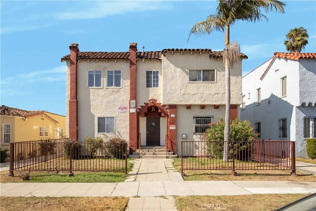 Apartment for sale at 1103 W 64th Street, Los Angeles, CA