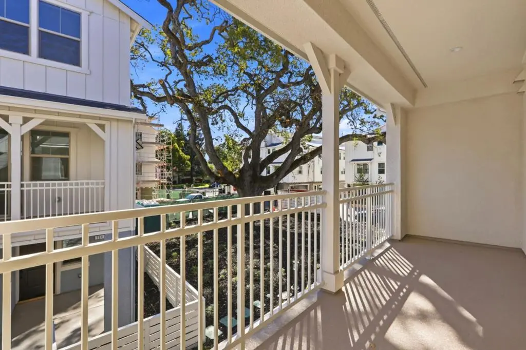 Condominium for sale at 112 Oak Circle, Walnut Creek, CA featuring 4 beds and 4 baths
