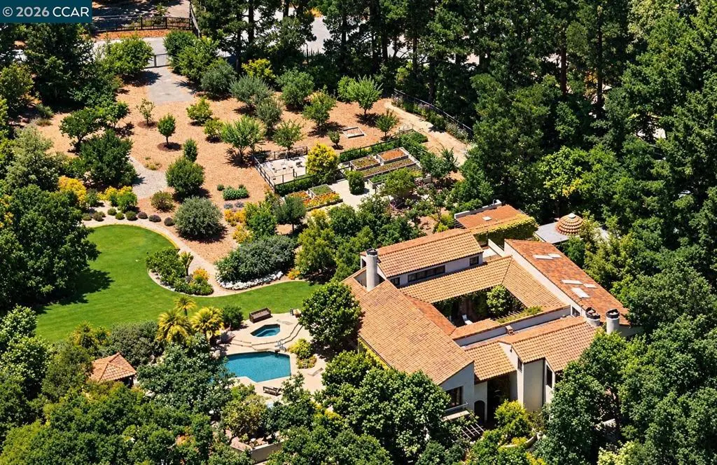 Residential Lease for rent at 7 Oak Arbor Rd, Orinda, Contra Costa County, CA featuring 5 beds and 7 baths