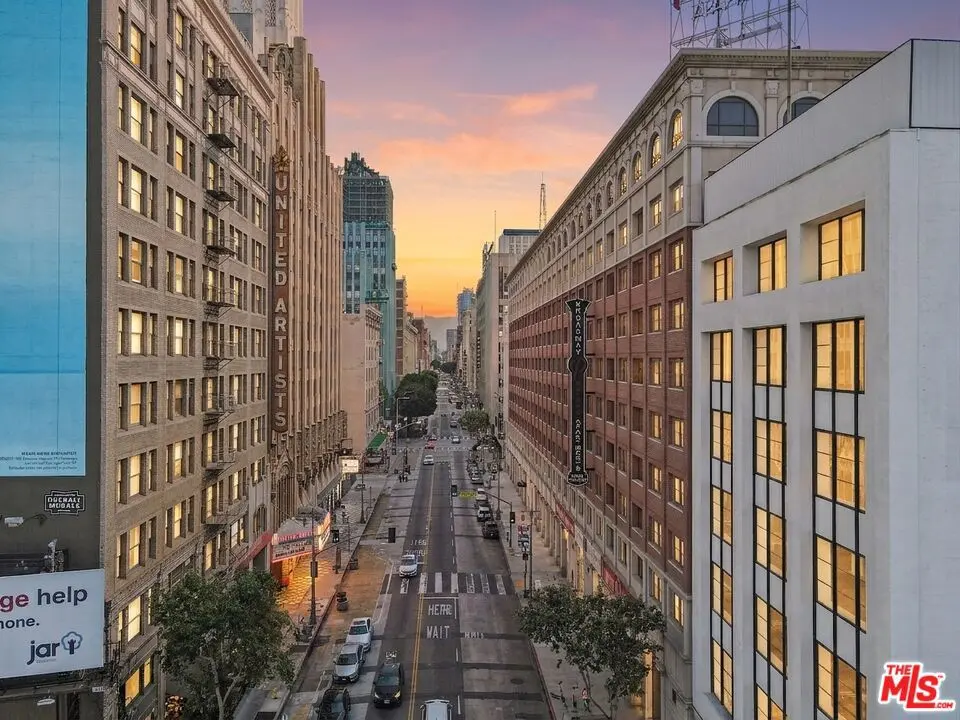 Condominium for sale at 939 S Broadway 1006, Los Angeles, CA featuring 2 beds and 1 bath