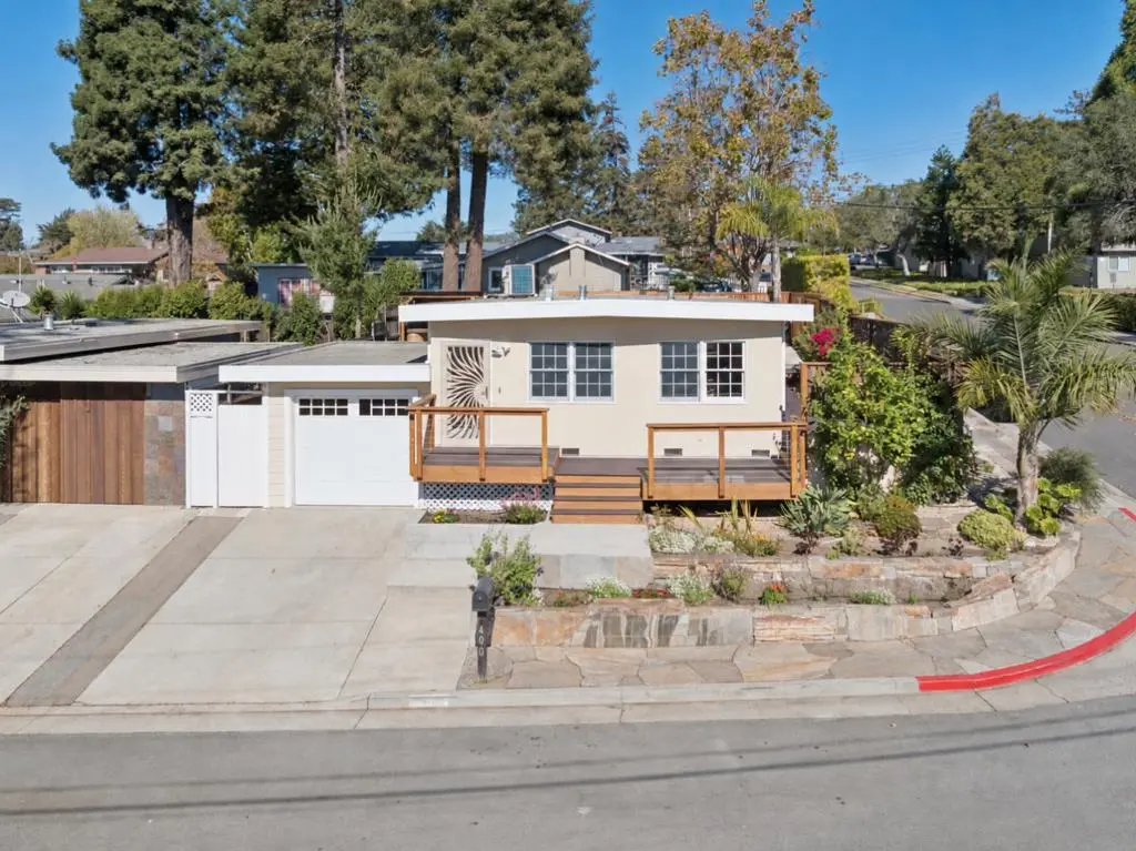 Single Family Residence for sale at 400 Pine Street, Capitola, CA featuring 2 beds and 1 bath