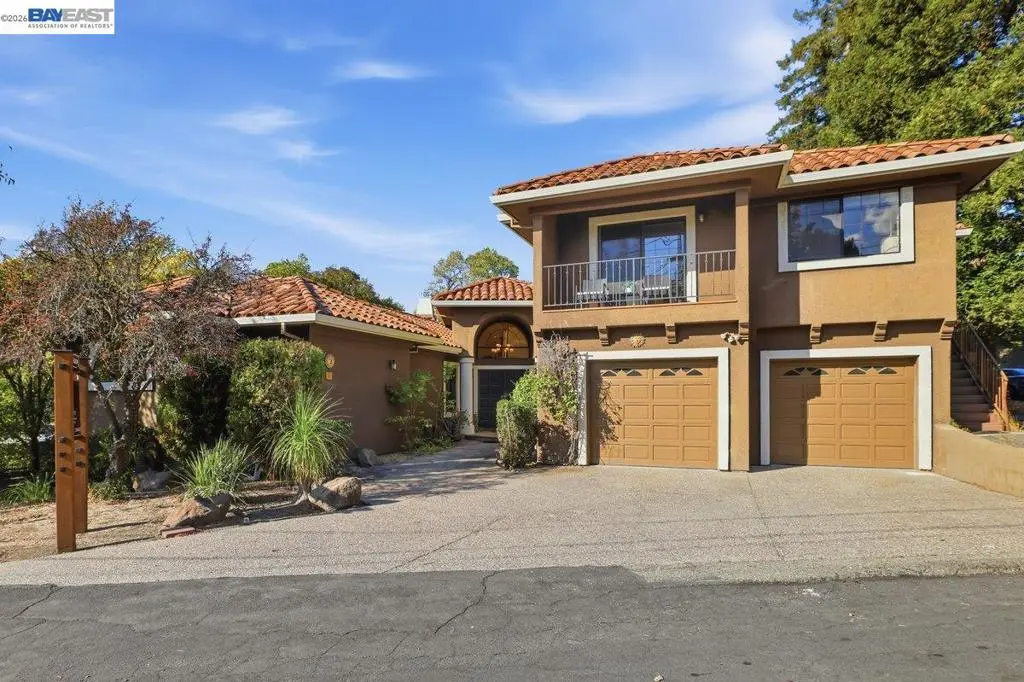 Single Family Residence for sale at 34 Sunrise Ln, Lafayette, CA featuring 5 beds and 4 baths