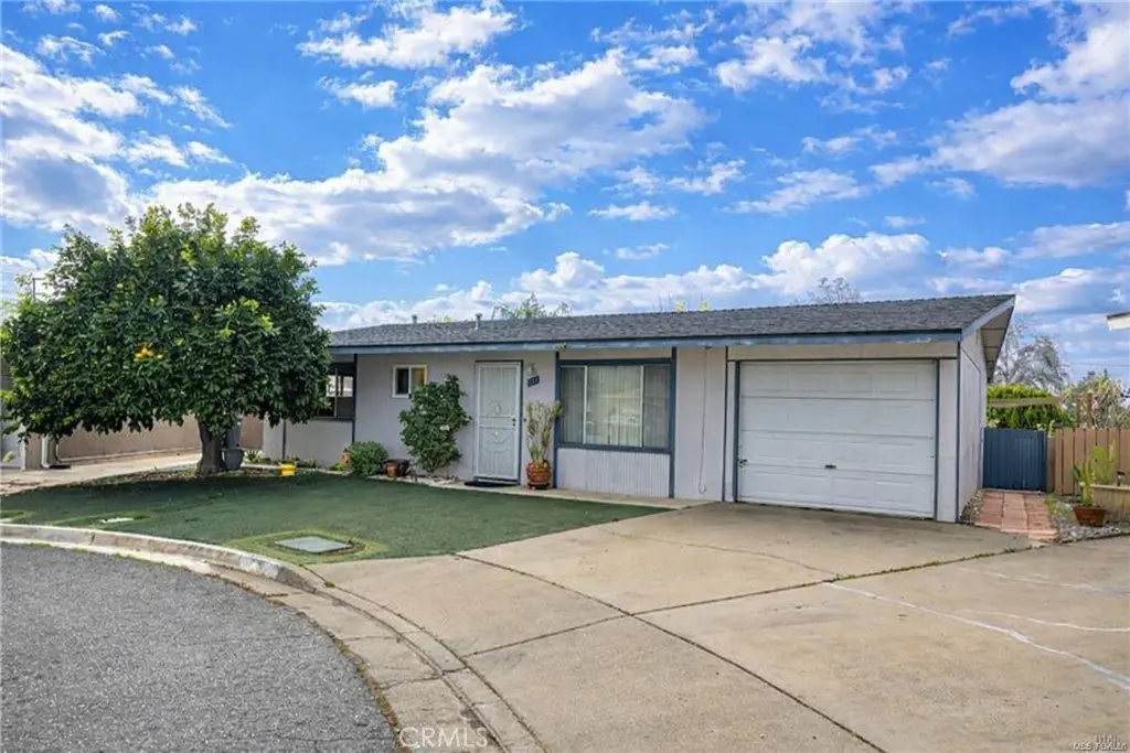 Single Family Residence for sale at 861 Majela, Hemet, CA featuring 2 beds and 2 baths