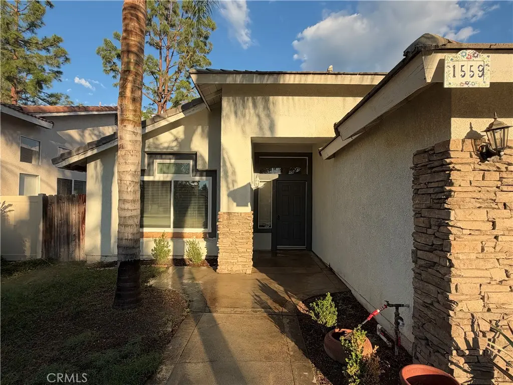 Single Family Residence for sale at 1559 Arroyo Viejo, San Jacinto, CA featuring 3 beds and 2 baths