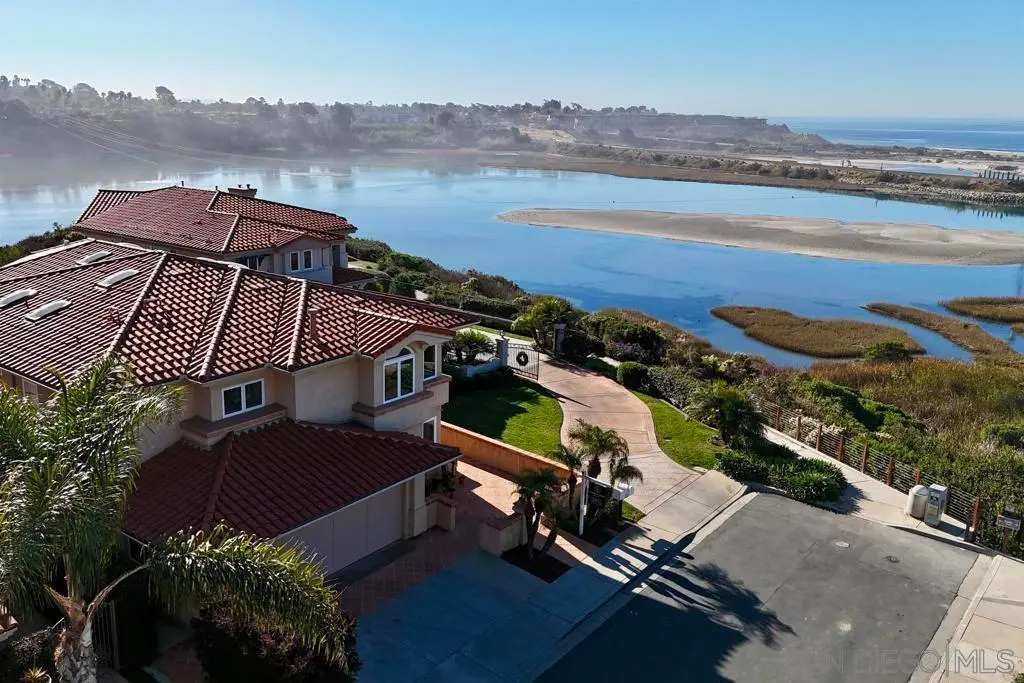 Single Family Residence for rent at 7564 Navigator Ct, Carlsbad, CA featuring 4 beds and 4 baths
