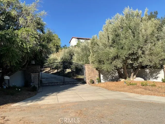Single Family Residence for rent at 45115 Los Caballos Road, Temecula, CA featuring 5 beds and 5 baths