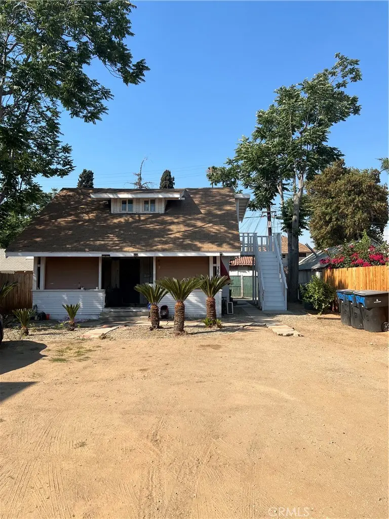 Triplex for rent at 3867 5th, Riverside, CA featuring 2 beds and 1 bath