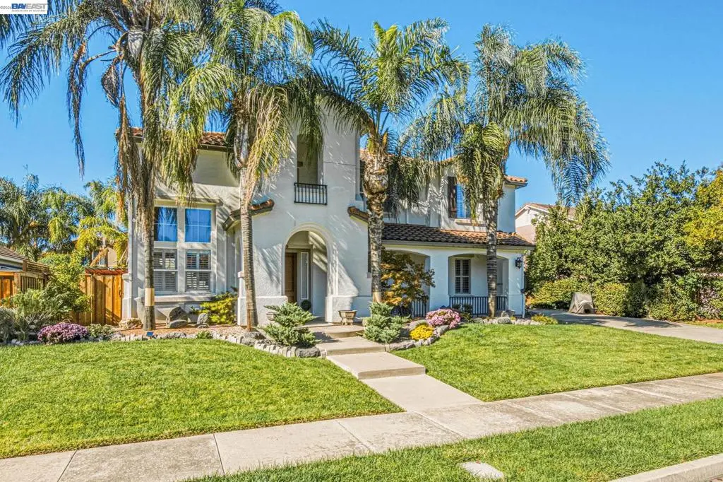 Single Family Residence for sale at 1828 La Fonte, Brentwood, CA featuring 4 beds and 4 baths