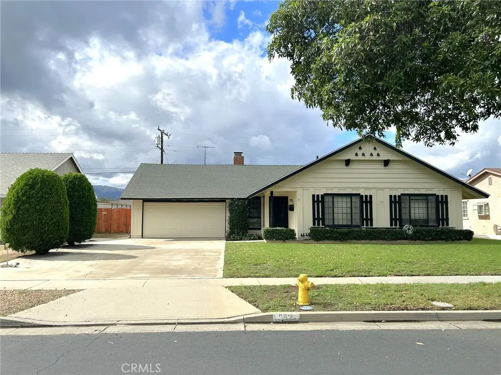 Single Family Residence for rent at 352 Gilmore Dr, Corona, CA featuring 3 beds and 2 baths