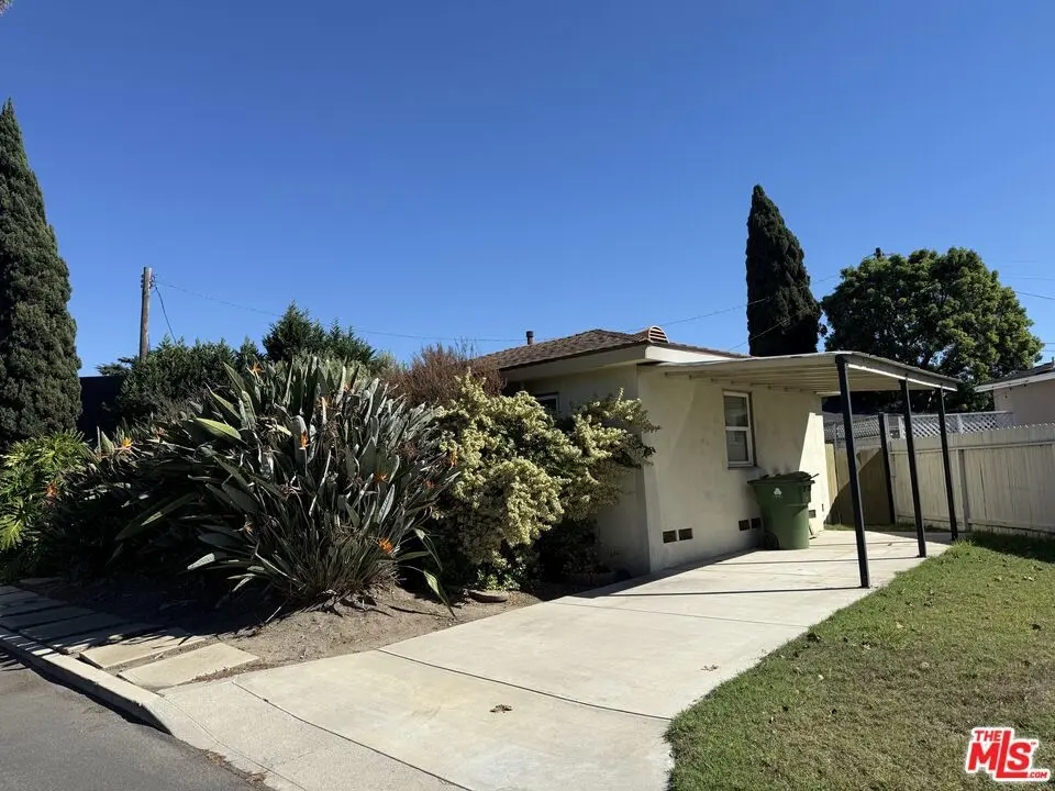 Single Family Residence for sale at 11790 Radio Drive, Los Angeles, CA featuring 2 beds and 1 bath