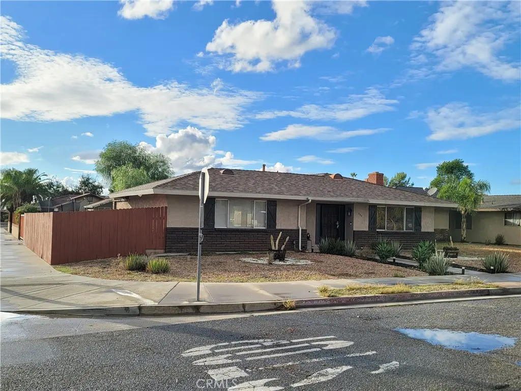Single Family Residence for sale at 889 Cardona Place, Hemet, CA featuring 2 beds and 2 baths