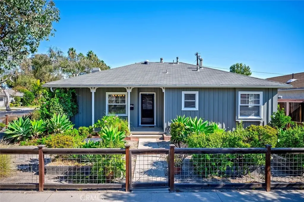 Residential Lease for rent at 2284 Radnor, Long Beach, Los Angeles County, CA featuring 3 beds and 2 baths