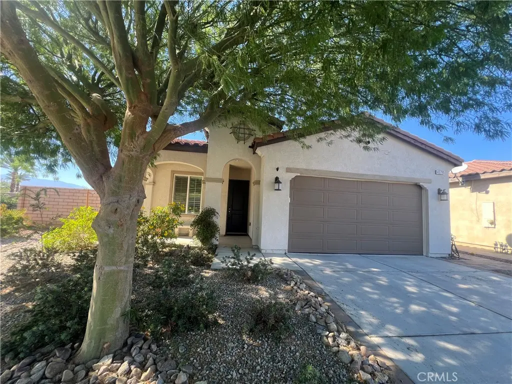 Single Family Residence for rent at 43795 Treviso, Indio, CA featuring 3 beds and 2 baths